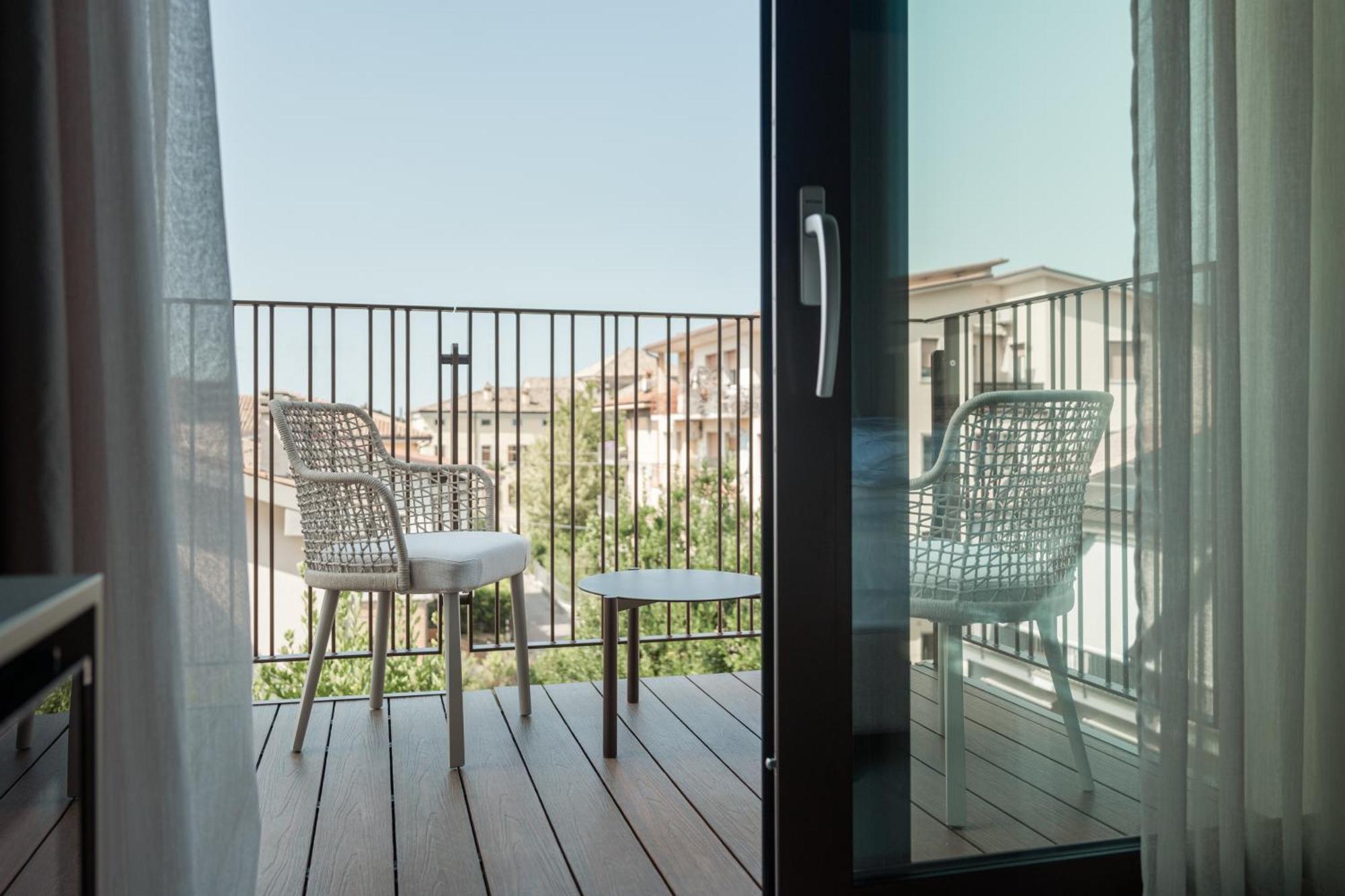 Wanderlust Hotel - Suite & Spa - Apartments & Villas - Bardolino, Lago Di Garda - Verona Exterior photo